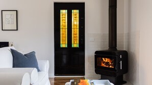 Interior - A Cottage In Richmond (Richmond)