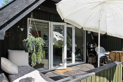 Scenic cottage within walking distance to beach