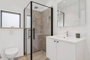 Shower - Holiday with comfort nature modern design (Allinge)
