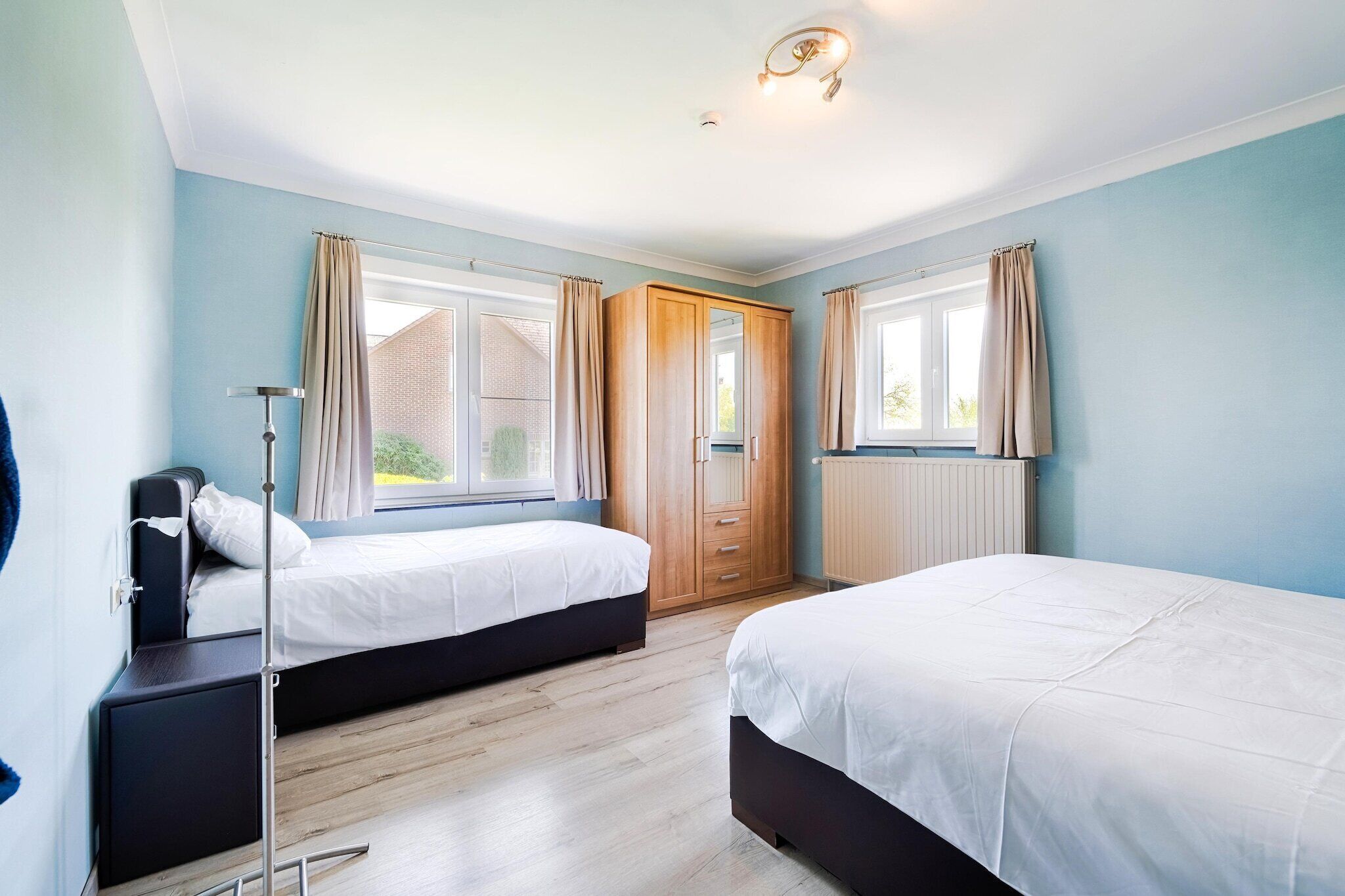 6 slaapkamers, een strijkplank/strijkijzer, gratis wifi