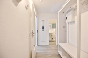 Unclassified image, 2 of 21, button