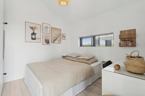 3 bedrooms, iron/ironing board, free WiFi