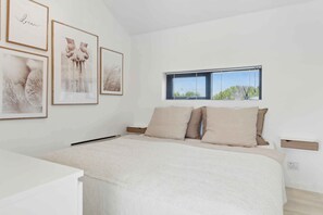 3 bedrooms, iron/ironing board, free WiFi