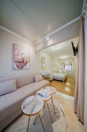 Smart TV - Beachside Maisonette-1 min walk to Sand & Sea! (Rethymno)