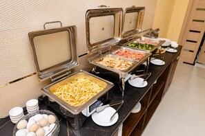 Free daily buffet breakfast