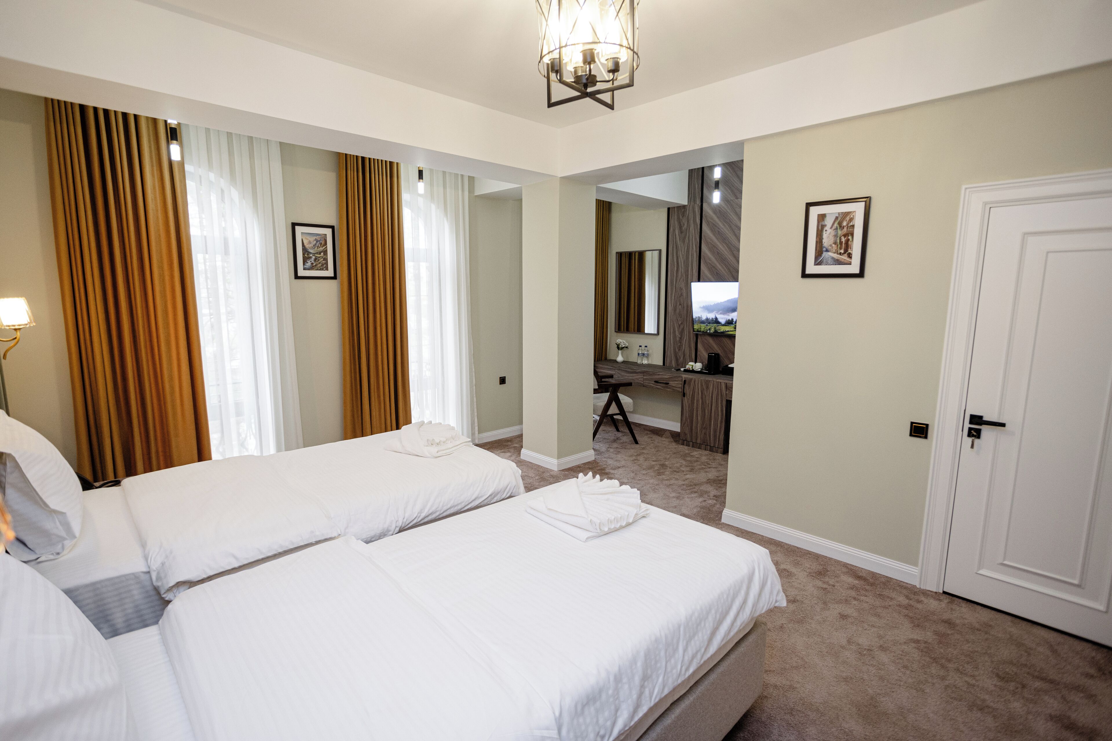Photo - Astoria Plaza Hotel