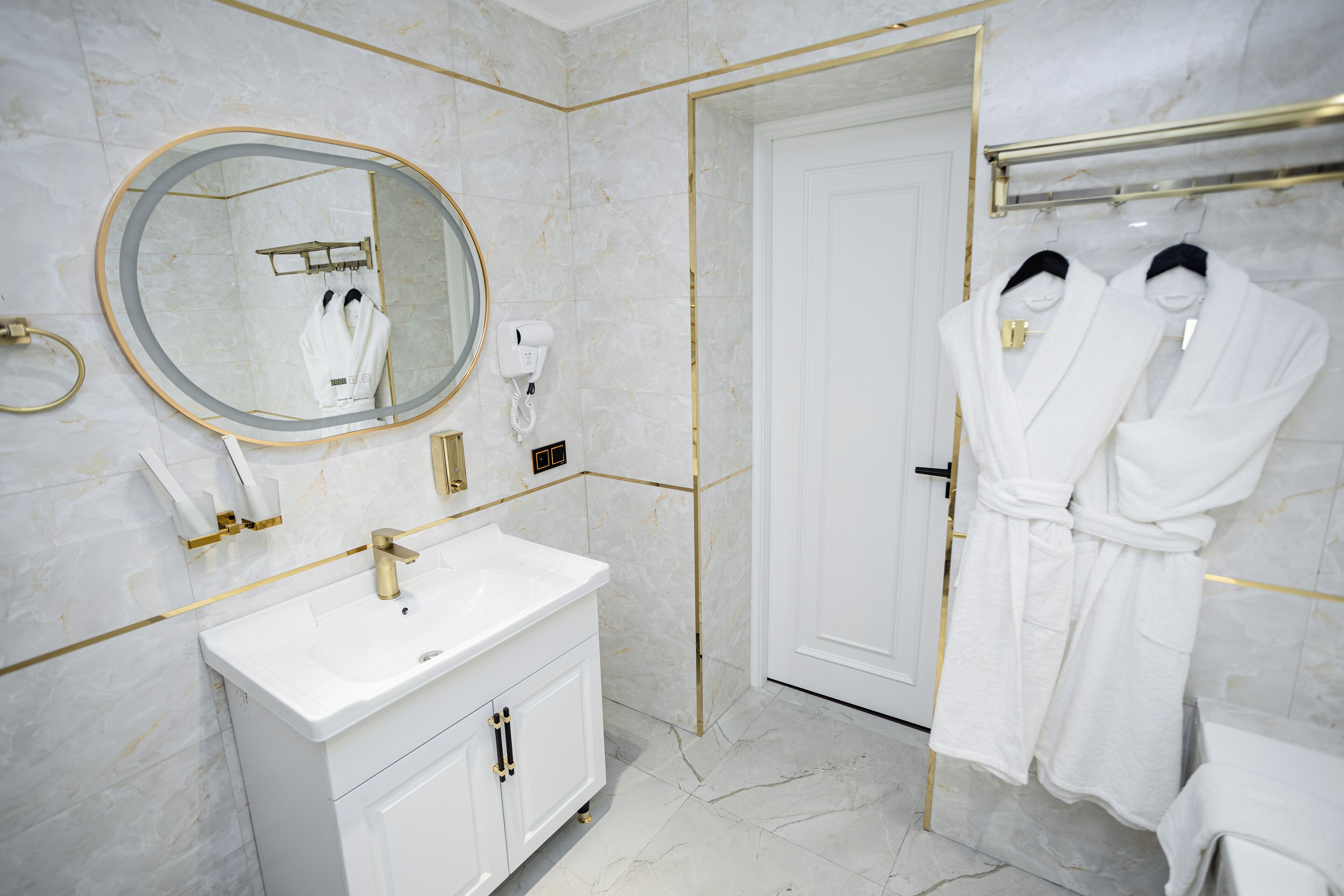Photo - Astoria Plaza Hotel