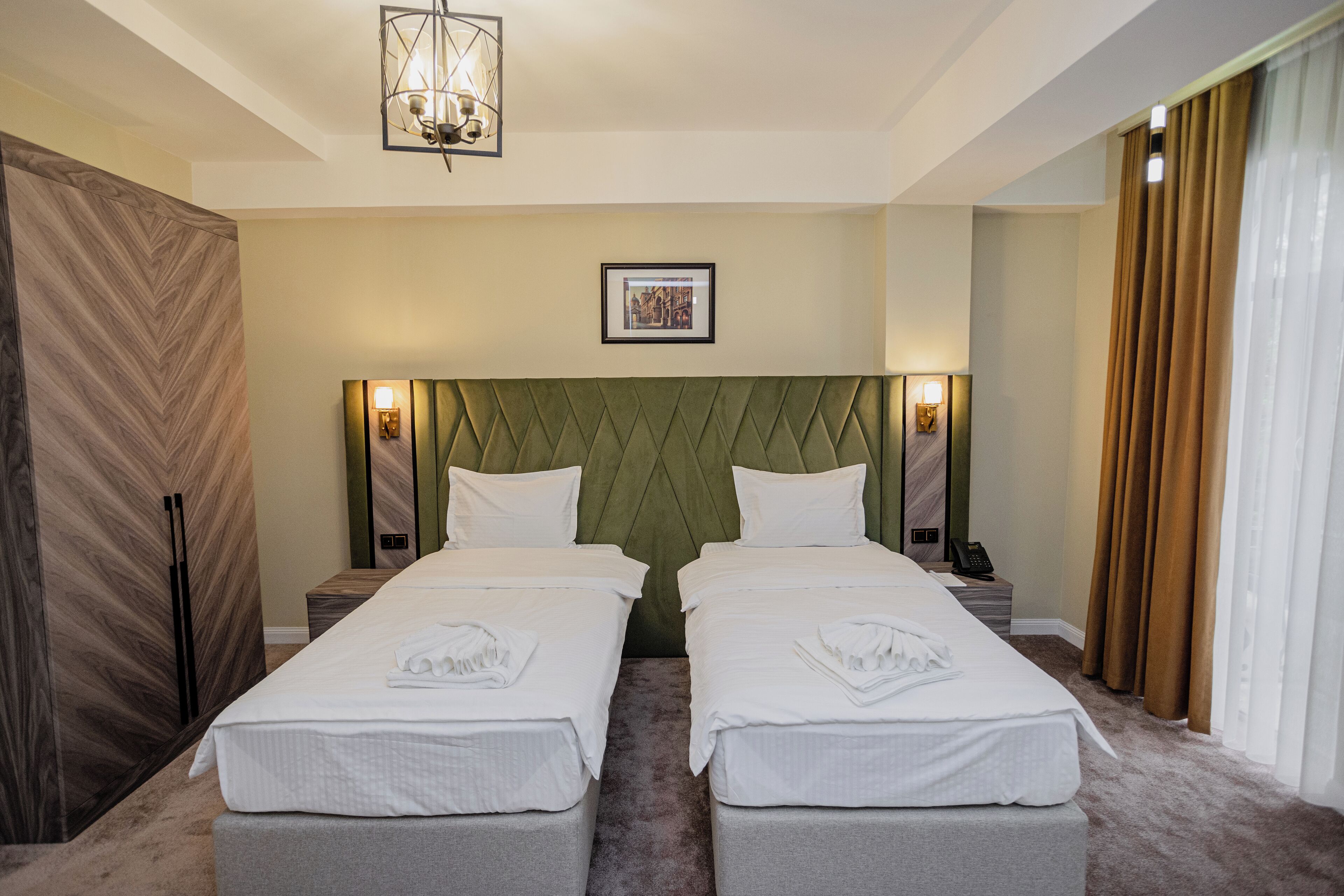 Photo - Astoria Plaza Hotel