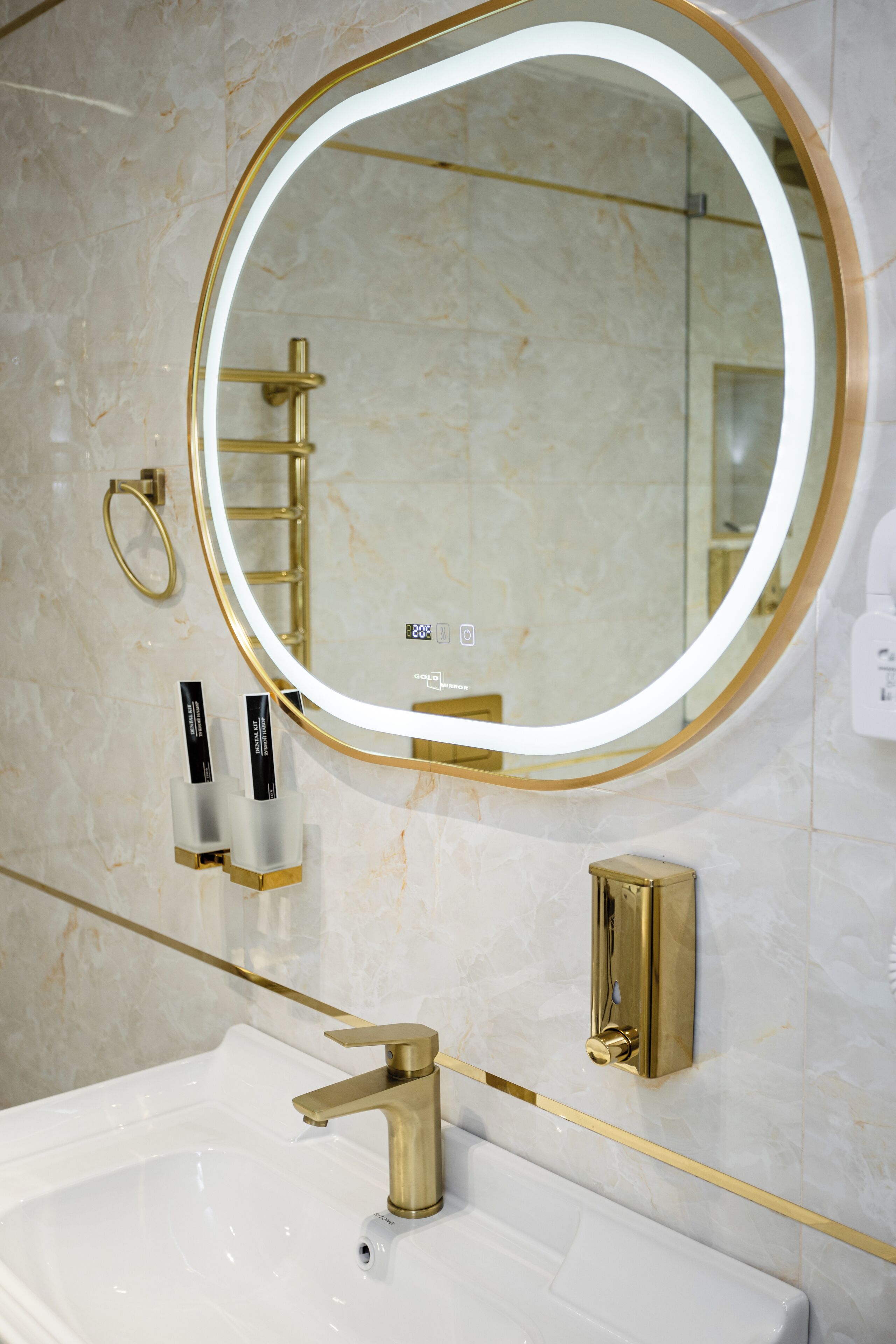 Photo - Astoria Plaza Hotel