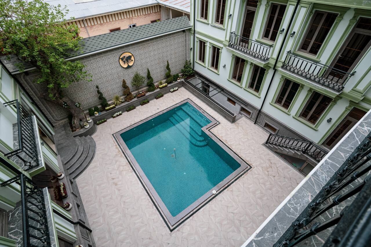 Photo - Astoria Plaza Hotel