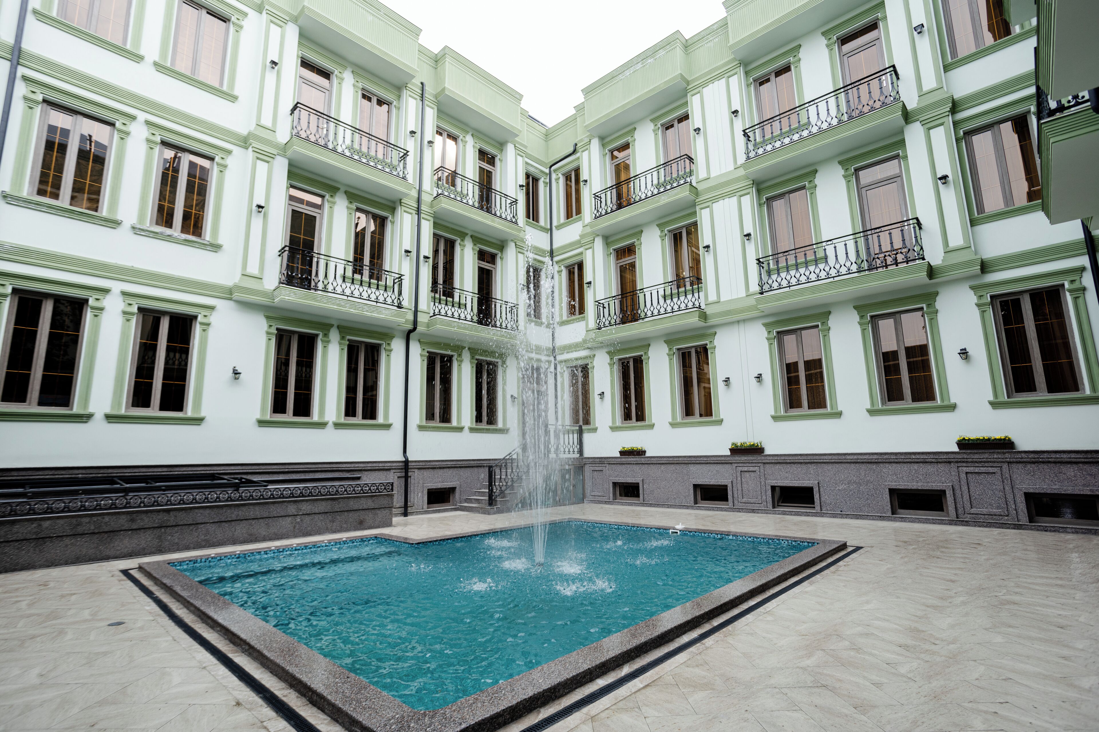Photo - Astoria Plaza Hotel