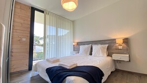 3 slaapkamers, een bureau, een strijkplank/strijkijzer, internet