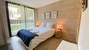 3 soverom, skrivebord, strykejern/-brett og internettilgang