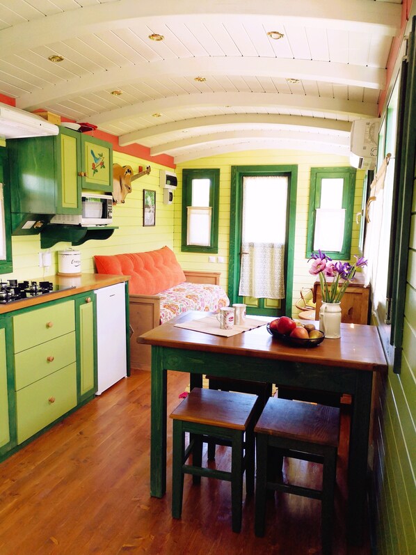 Interior - Countryside Cottage – Romantic Roulotte in Burgundy with Heated Nordic Hot Tub (Antully)