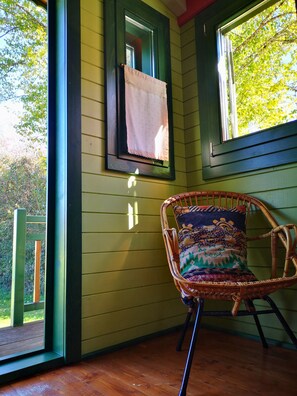 Interior - Countryside Cottage – Romantic Roulotte in Burgundy with Heated Nordic Hot Tub (Antully)