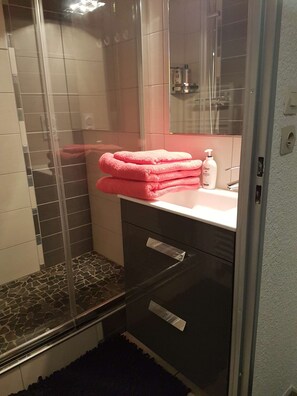 Hair dryer, towels