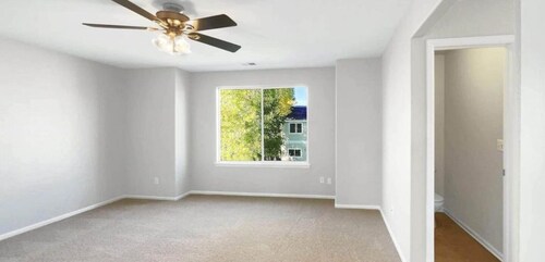 3-bedroom castle in delightful Greeley with AC, fitness room, WiFi