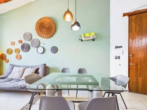 Apartment, 2 Bedrooms, Patio, City View | Dining room