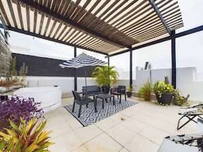 Apartment, 2 Bedrooms, Patio, City View | Teres/patio