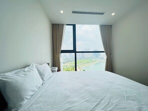 Apartment, 3 Bedrooms, Balcony | Blackout drapes, iron/ironing board, free WiFi - Vinhome Sky Lake-Sunhometel (Hanoi)