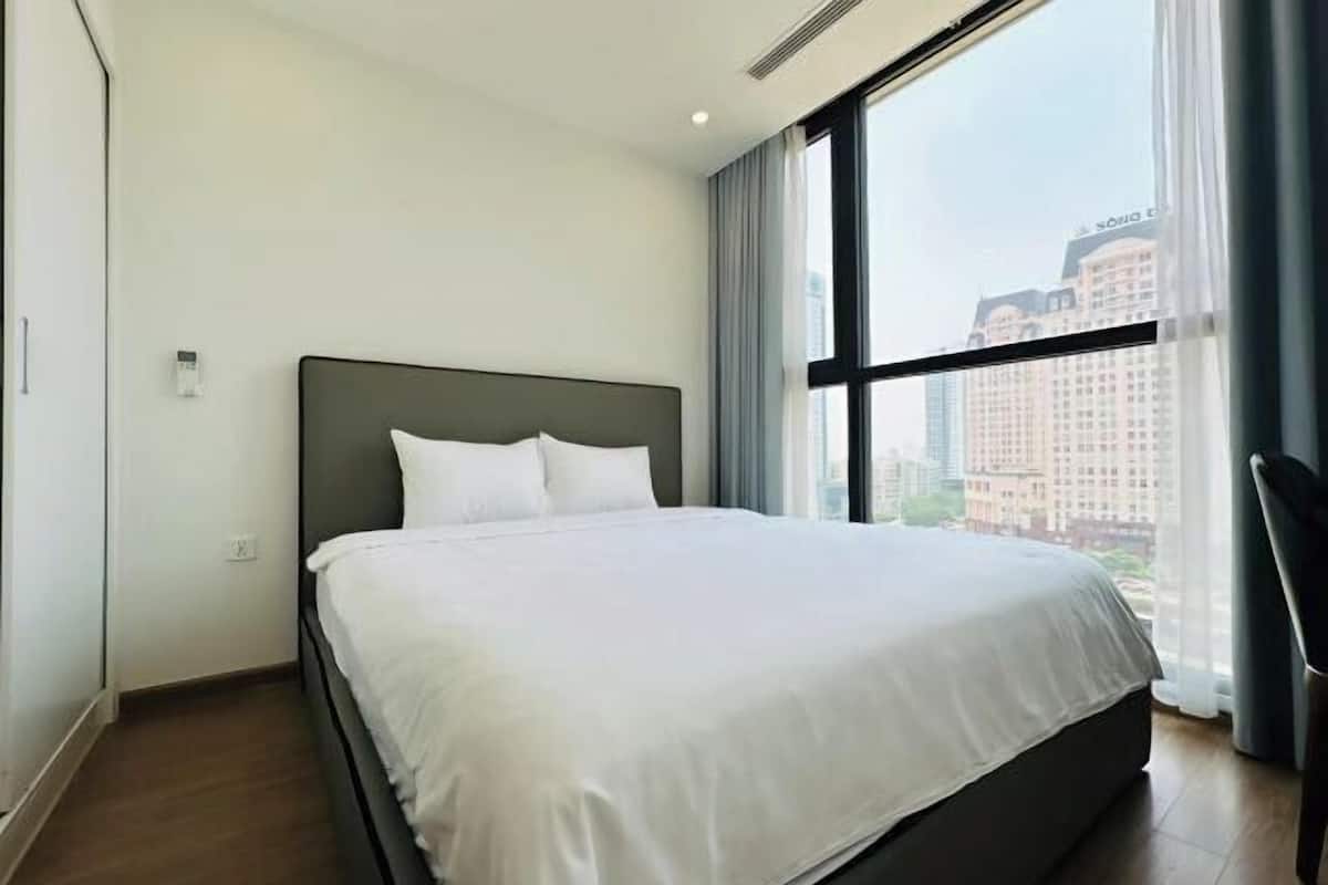 2 habitaciones, cortinas blackout y tabla de planchar con plancha