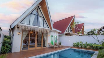 Vista frontal de la propiedad