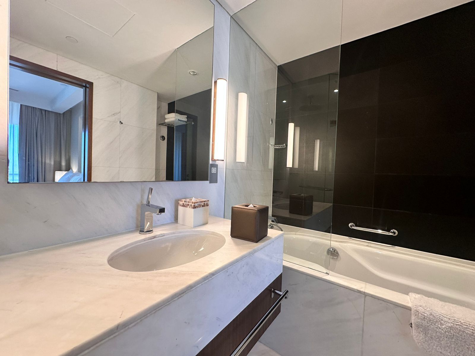 Studio Superior, balkon, pemandangan kota | Kamar mandi | Bathtub, perlengkapan mandi gratis, pengering rambut, dan sandal