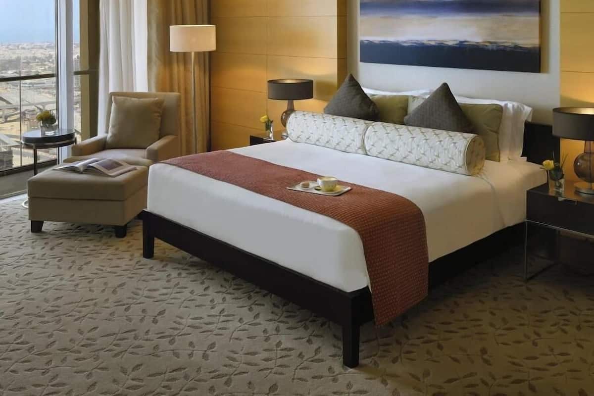2 bedrooms, premium bedding, pillow-top beds, in-room safe
