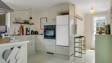 Fridge, dishwasher, cookware/dishes/utensils