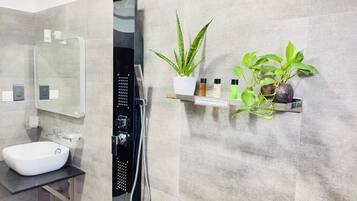 Kamar Deluks, balkon, pemandangan kebun | Kamar mandi