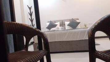 Deluxe-Doppelzimmer, Balkon, Hügelblick | Innenbereich