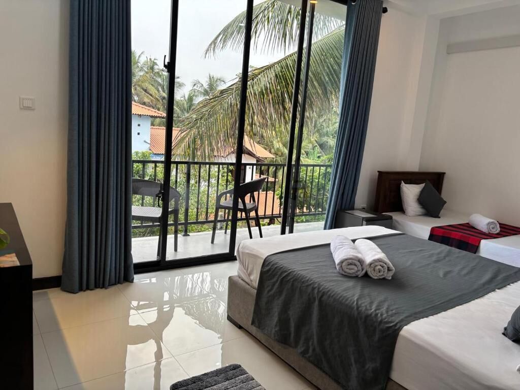 Kamar Triple Deluks, balkon, pemandangan bukit | Setrika/meja setrika