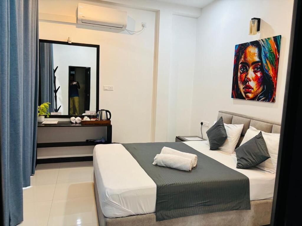 Kamar Double Deluks, balkon, pemandangan bukit | Setrika/meja setrika
