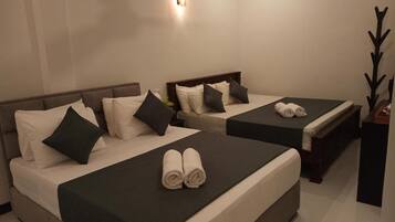 Deluxe-Zimmer, Balkon, Gartenblick | Bügeleisen/Bügelbrett