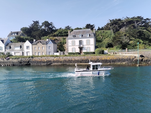 APPARTEMENT NEUF, CLASSE, BALCON ET PETITE VUE MER
