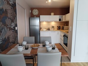 Micro-ondes, four, plaque de cuisson, lave-vaisselle
