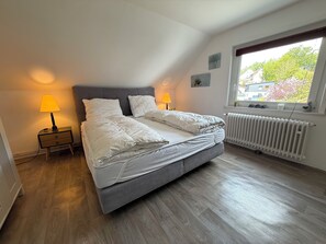 3 bedrooms, travel crib, WiFi