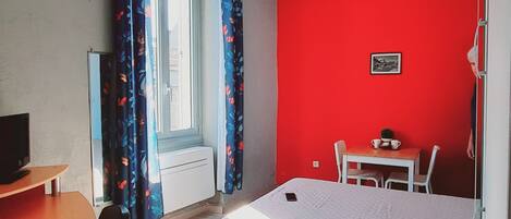 1 bedroom, iron/ironing board, bed sheets