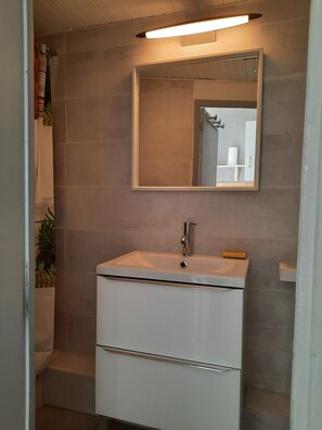Douche, papier de toilette
