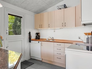 Fridge, microwave, dishwasher, cookware/dishes/utensils