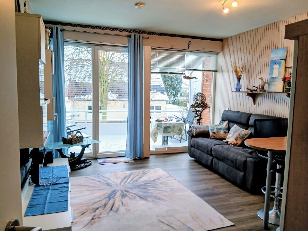 Fernseher, Tischtennisplatte, Stereoanlage