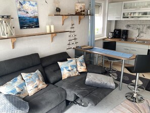 TV, table tennis, stereo