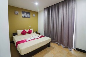 Double Room | In-room safe, desk, free WiFi, bed sheets - Chak Tomouk Mongkul Hotel  (Phnom Penh)