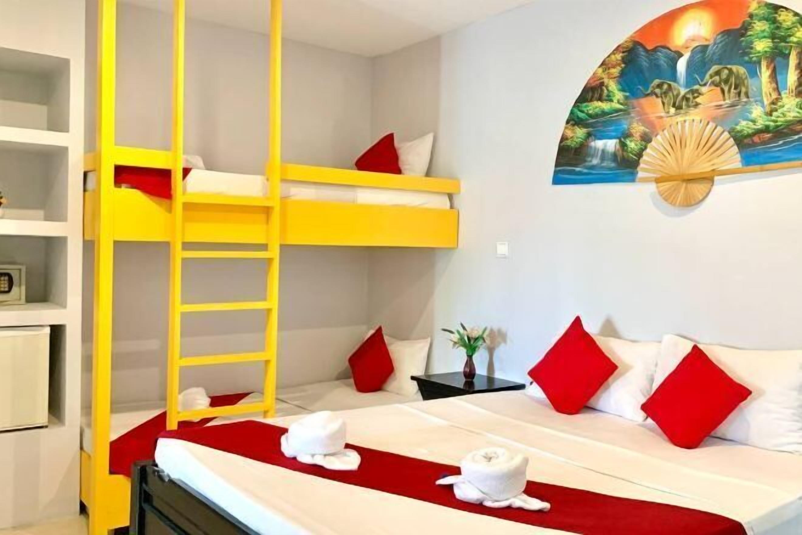 客房内保险箱、办公桌、免费 WiFi、床单