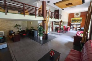 Interior entrance - Chak Tomouk Mongkul Hotel  (Phnom Penh)