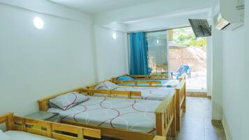 Dortoir Partagé Classique, vue cour intérieure | Wi-Fi gratuit