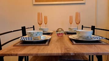 House, 2 Bedrooms, Garden View | Dining
