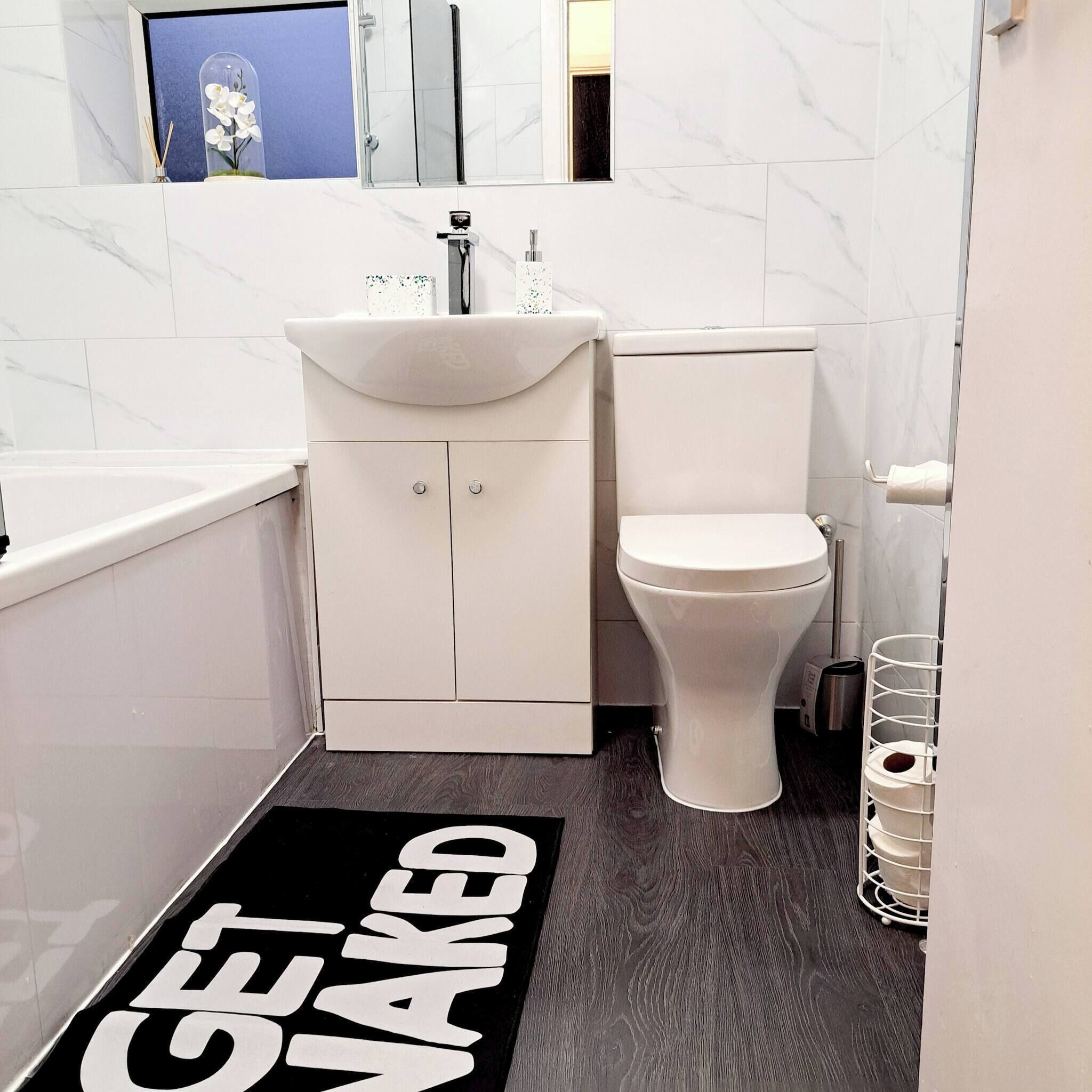 Huis, 2 slaapkamers, uitzicht op tuin | Badkamer