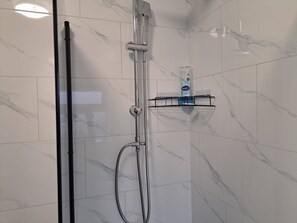 Bathroom - Cozy 2BR Home Pets Welcome Free Parking & Wifi (Leeds)