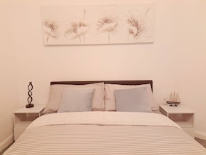 2 bedrooms - Cozy 2BR Home Pets Welcome Free Parking & Wifi (Leeds)